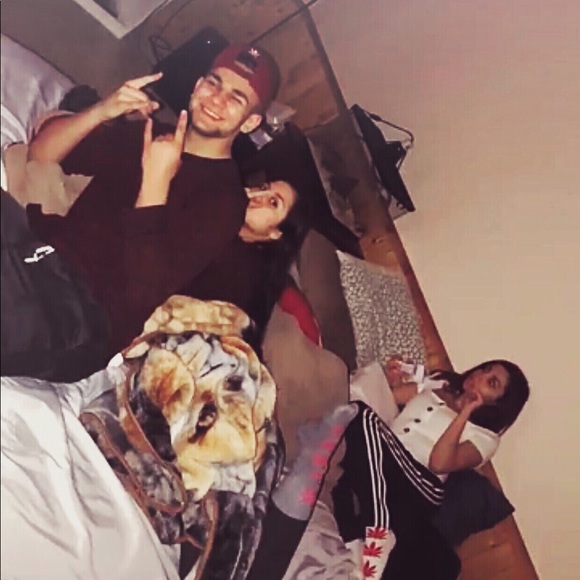 Meet your Posher, Cody - Picture 7 of 8